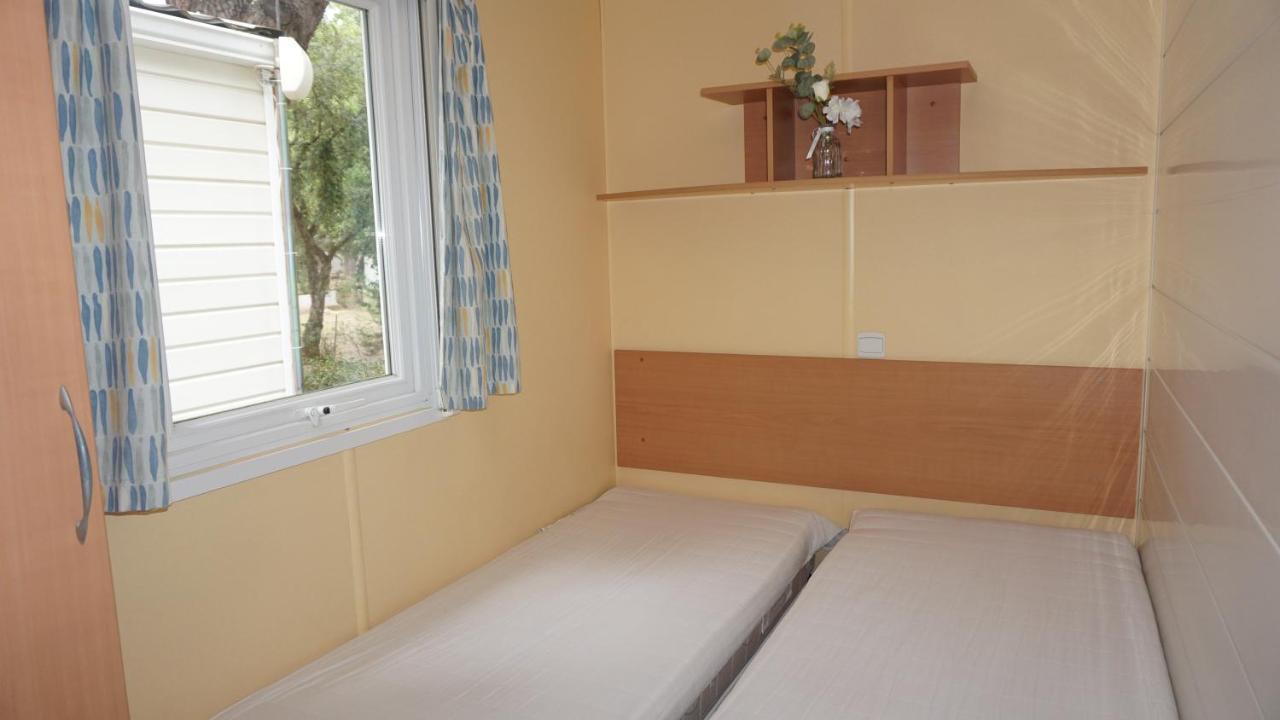 Chalets Met Buitenkeuken Op Camping Lei Suves - Joycasa Roquebrune-sur-Argens Exterior foto