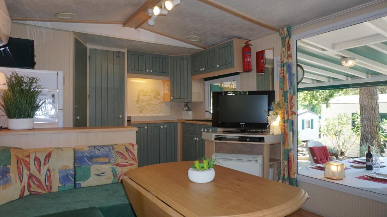Chalets Met Buitenkeuken Op Camping Lei Suves - Joycasa Roquebrune-sur-Argens Exterior foto