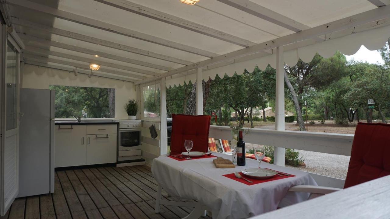 Chalets Met Buitenkeuken Op Camping Lei Suves - Joycasa Roquebrune-sur-Argens Exterior foto