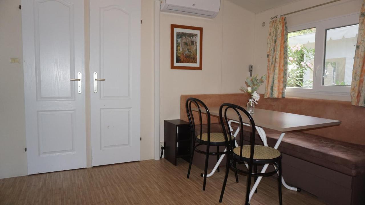 Chalets Met Buitenkeuken Op Camping Lei Suves - Joycasa Roquebrune-sur-Argens Exterior foto