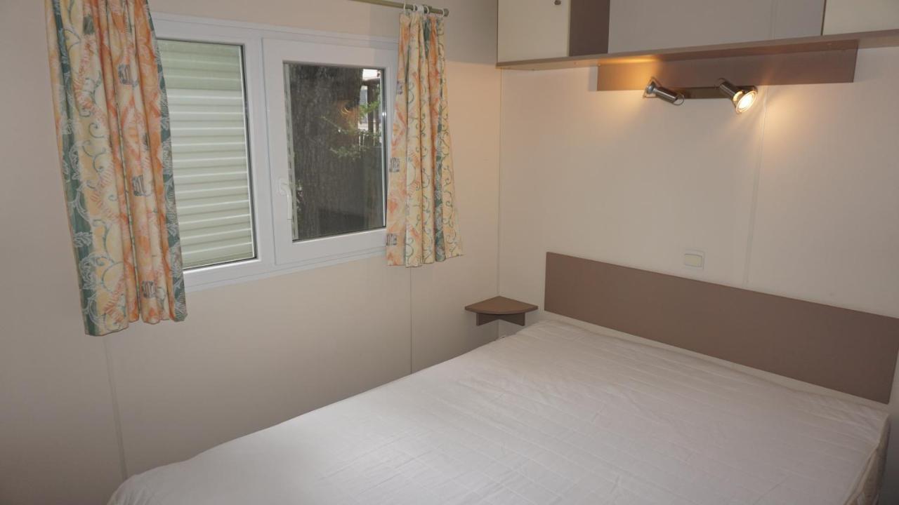 Chalets Met Buitenkeuken Op Camping Lei Suves - Joycasa Roquebrune-sur-Argens Exterior foto
