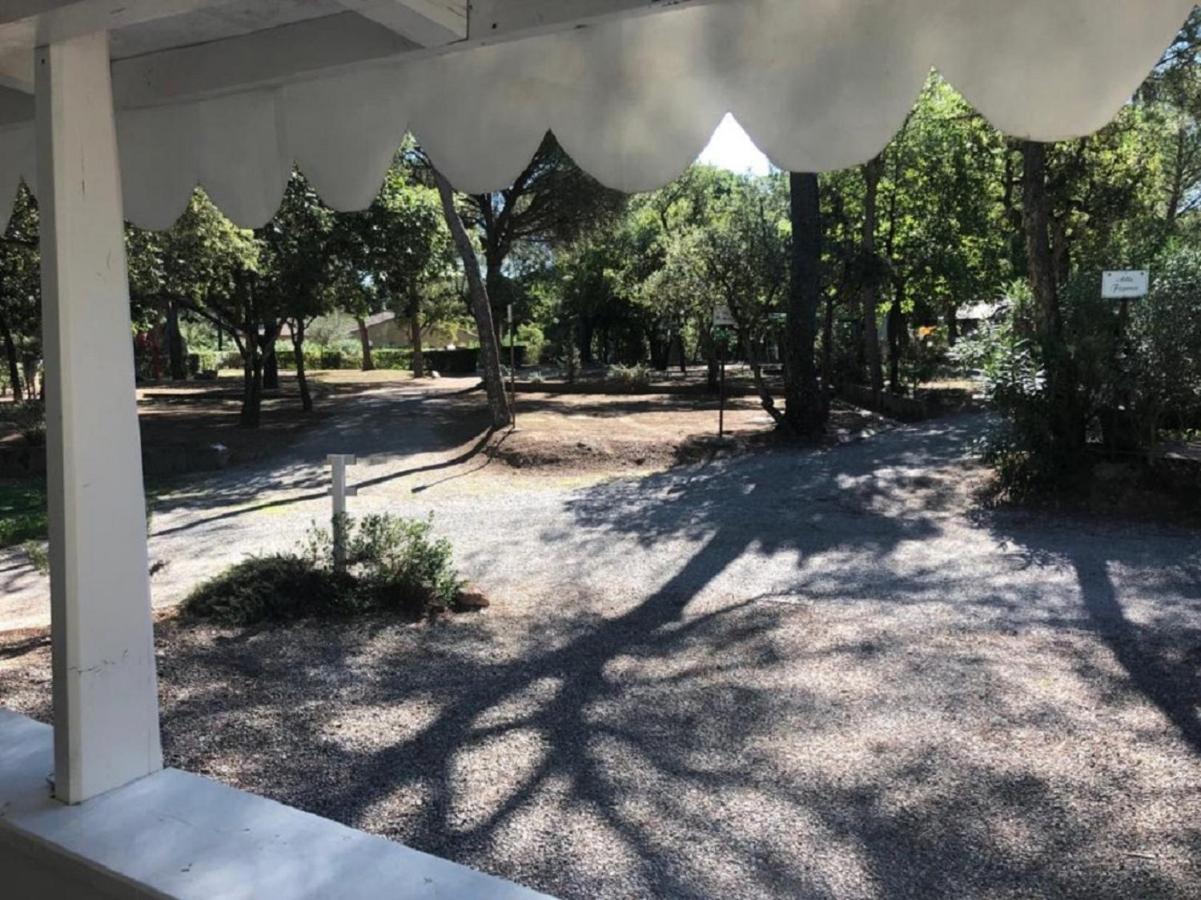 Chalets Met Buitenkeuken Op Camping Lei Suves - Joycasa Roquebrune-sur-Argens Exterior foto