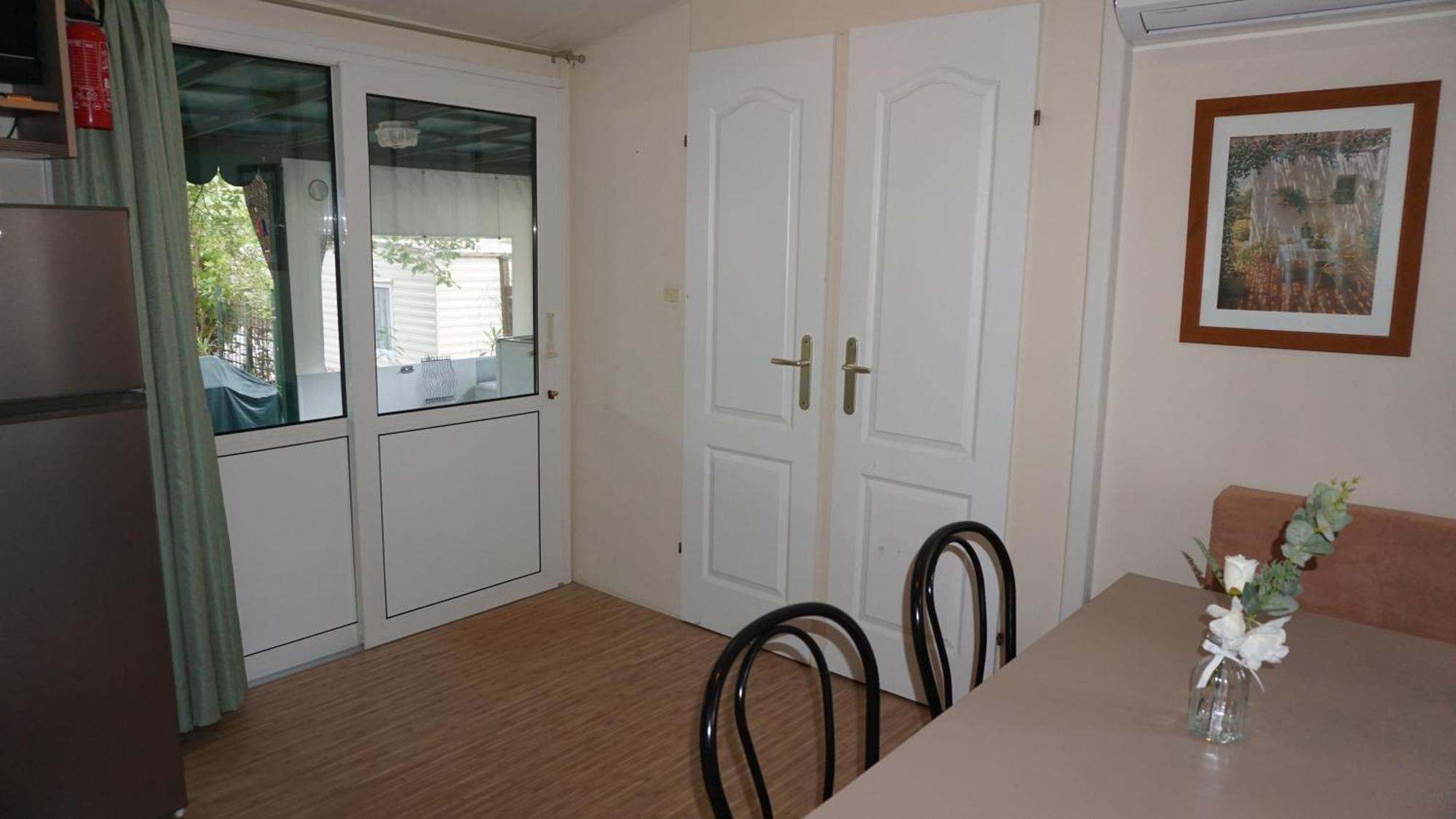 Chalets Met Buitenkeuken Op Camping Lei Suves - Joycasa Roquebrune-sur-Argens Habitación foto
