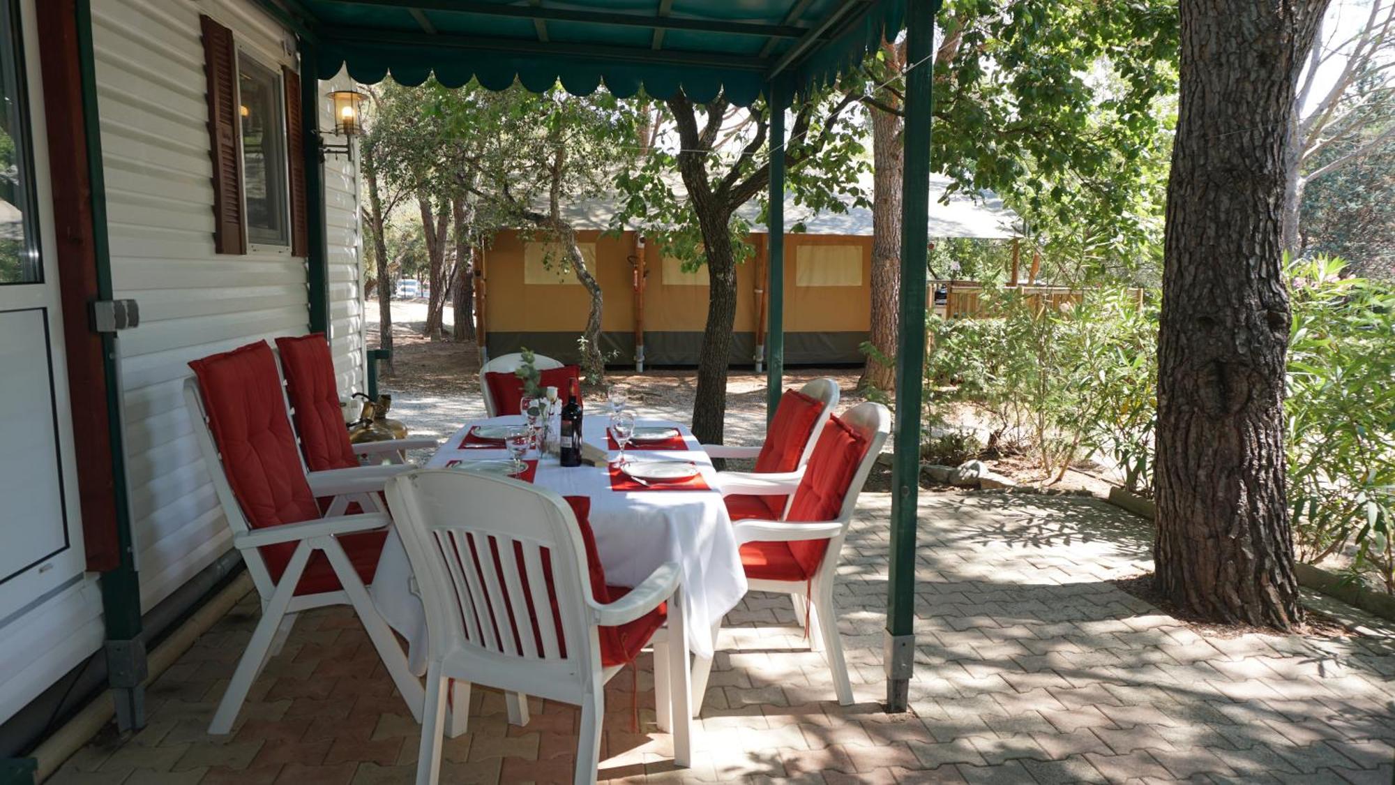 Chalets Met Buitenkeuken Op Camping Lei Suves - Joycasa Roquebrune-sur-Argens Habitación foto