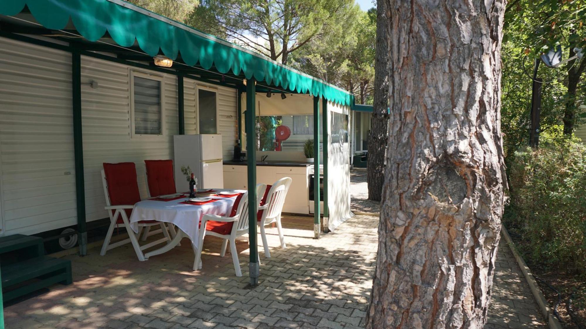 Chalets Met Buitenkeuken Op Camping Lei Suves - Joycasa Roquebrune-sur-Argens Exterior foto